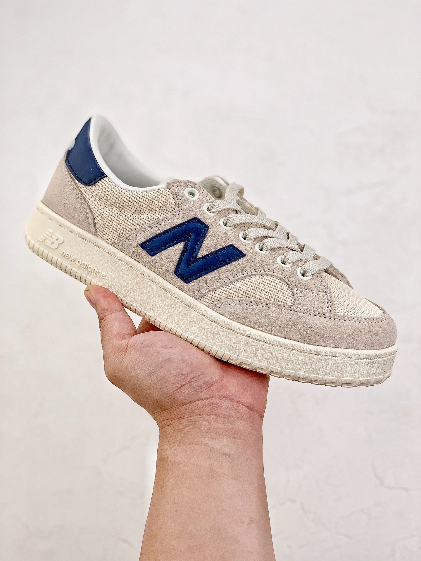 New Balance Pro Court
Beige blue
