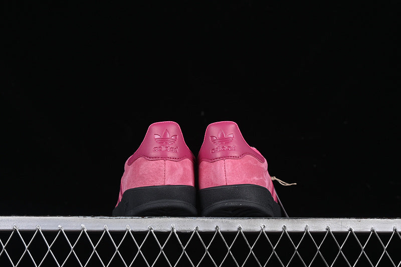 ORIGIALS GAZELLE INDOOR PINK FUSION/WILD PINE/CARBON
