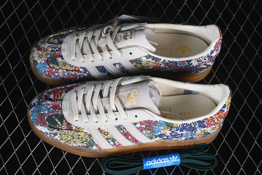 【220】[JP5309]-[GAZELLE INDOOR OFF-WHITE/MULTI]-[WOMAN:35-39]-[MAN:40-45]
