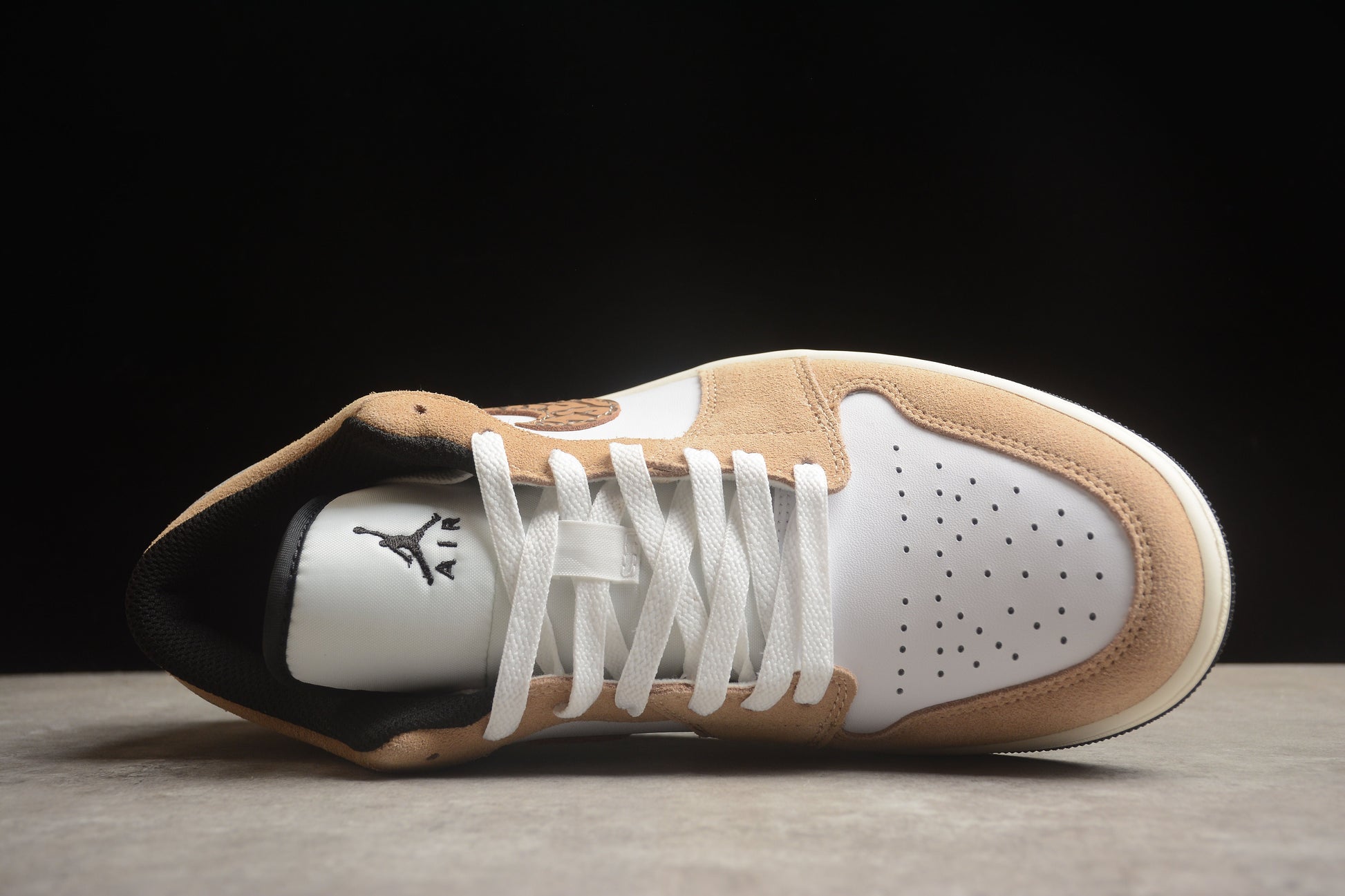 Air jordan low 1 beige