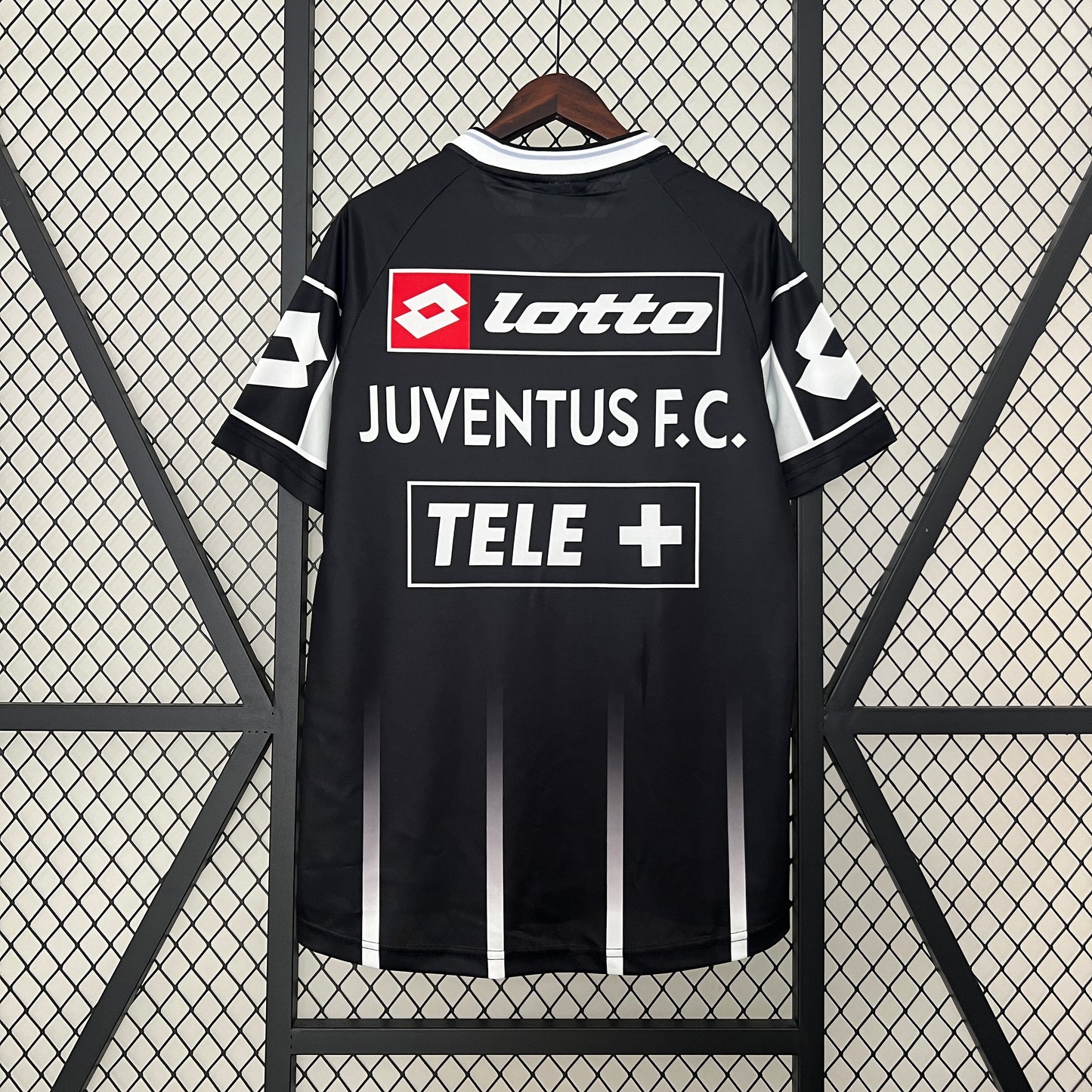 Retro Juventus 00/01 Black S-XXL8