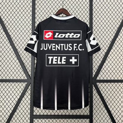 Retro Juventus 00/01 Black S-XXL8