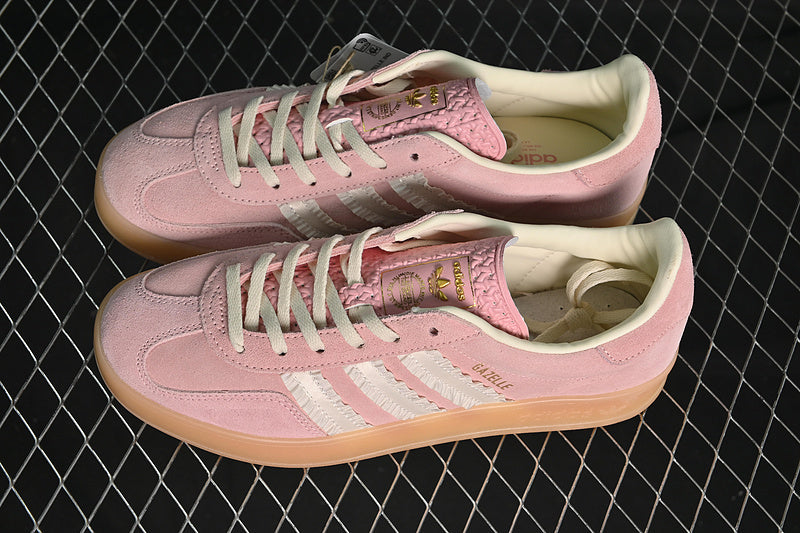 【230】[JS1413]-[GAZELLE INDOOR WONDER MAUVE/CREW WHITE/GUM 3]-[WOMAN:35-39]-[MAN:40-45]