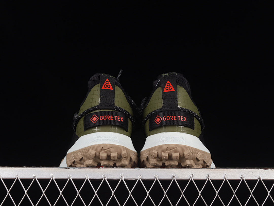 ACG MOUNTAIN FLY LOW SE PILGRIM/BLACK