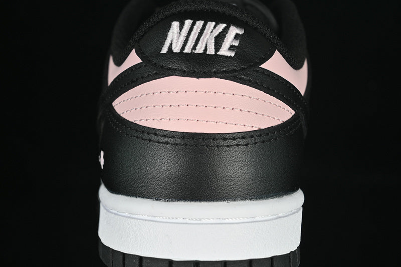 【300】【CW1590-100】-[SB DUNK LOW BLACK/PINK]-[WOMAN:35.5-40]