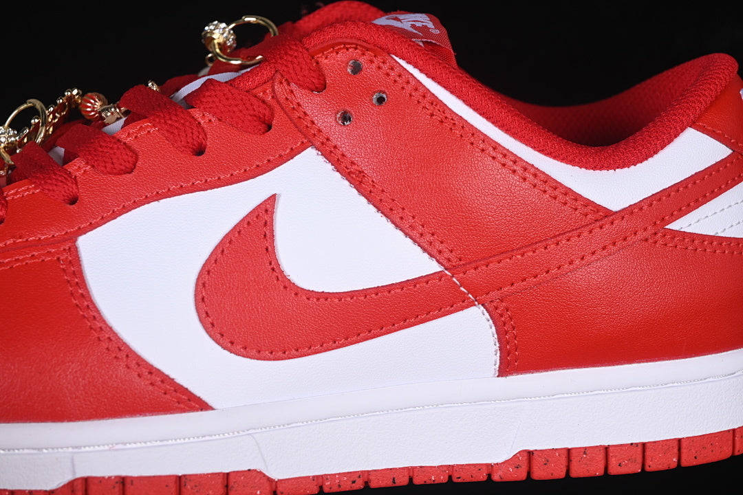 DUNK LOW NEXT NATURE WHITE/UNIVERSITY RED
