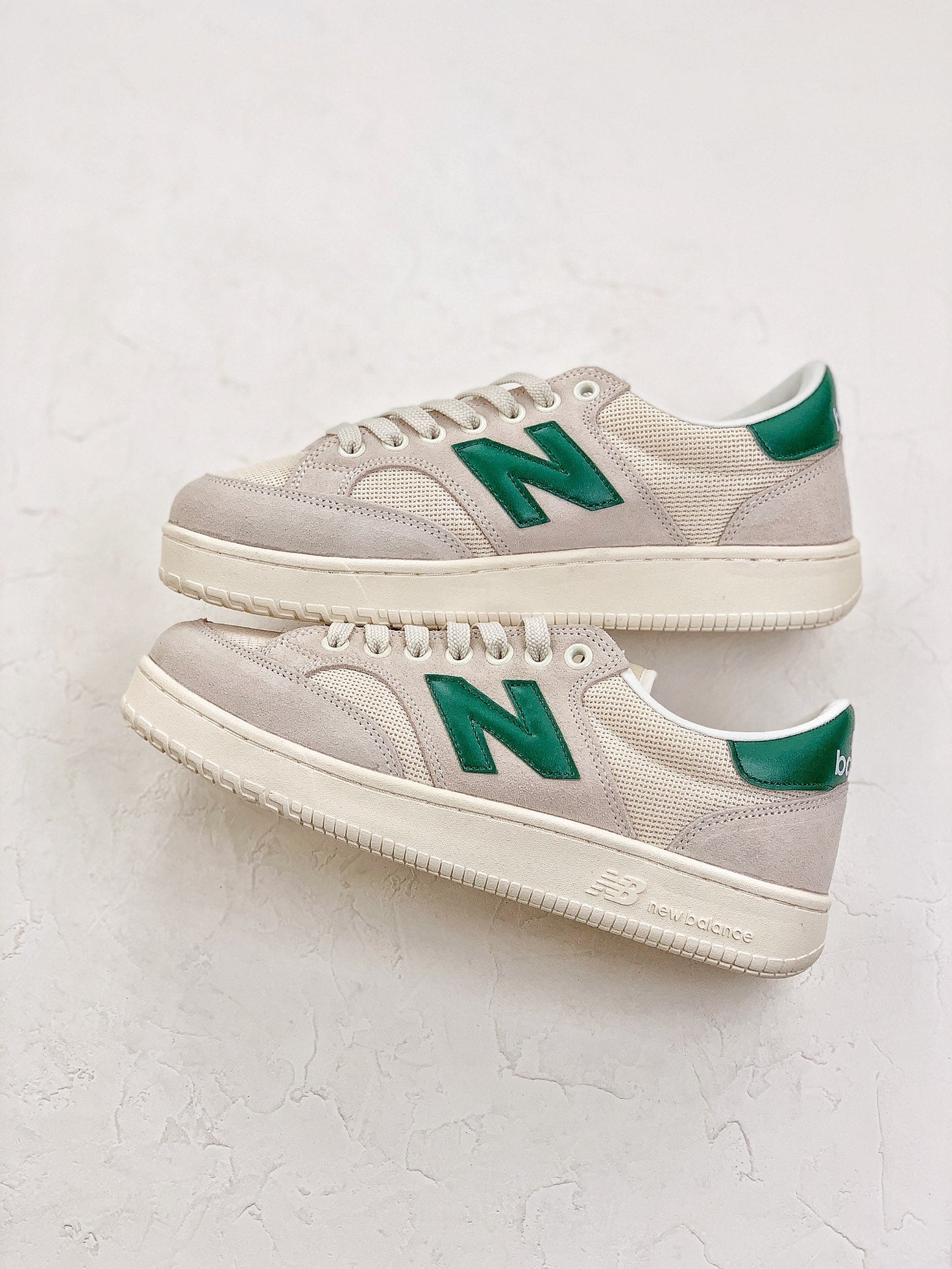 New Balance Pro Court
Beige Green