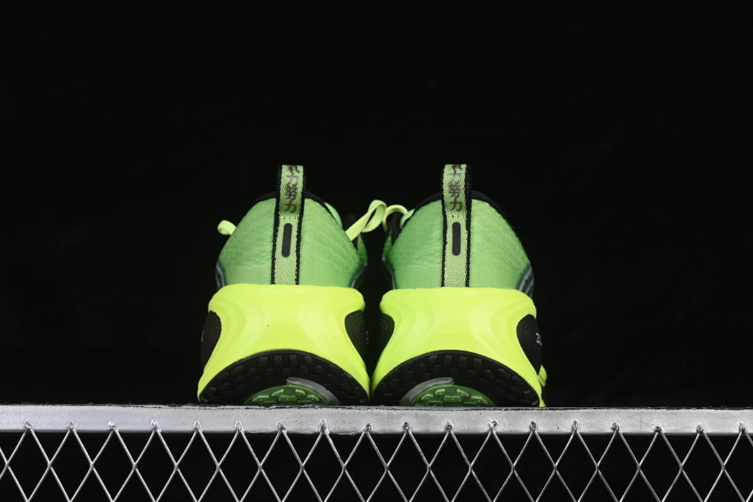 NIKE VOMERO PLUS ZOOM X BLACK/VOLT/WHITE/METALLIC SILVER