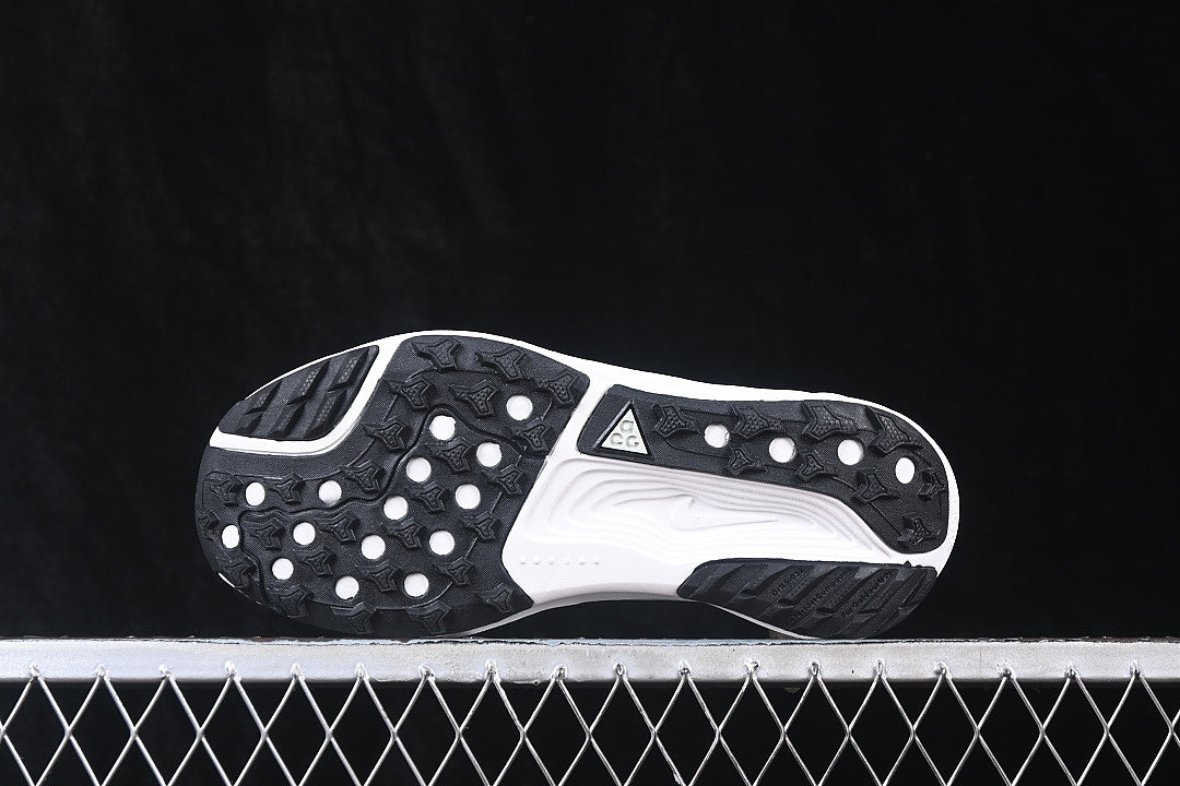 ACG PEGASUS TRAIL RUNNING SHOES WHITE/BLACK