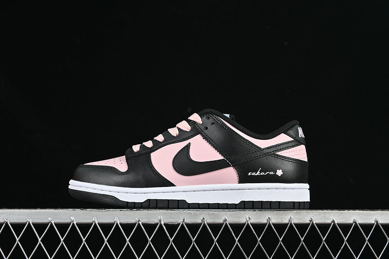 【300】【CW1590-100】-[SB DUNK LOW BLACK/PINK]-[WOMAN:35.5-40]