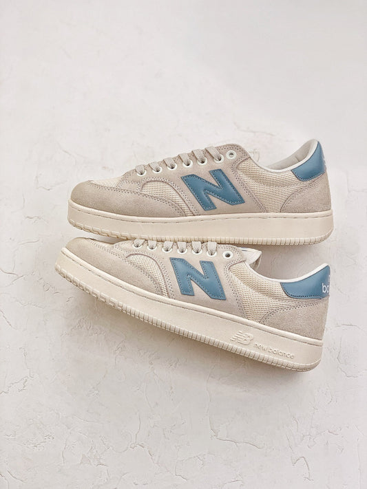 New Balance Pro Court
Beige Ocean blue