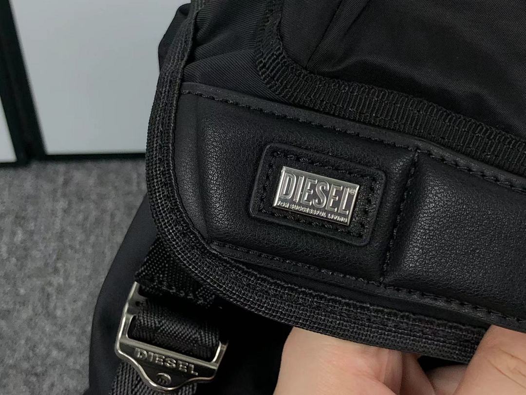 DIESEL BAG 111261575 (长24CM*宽14CM*高35CM)