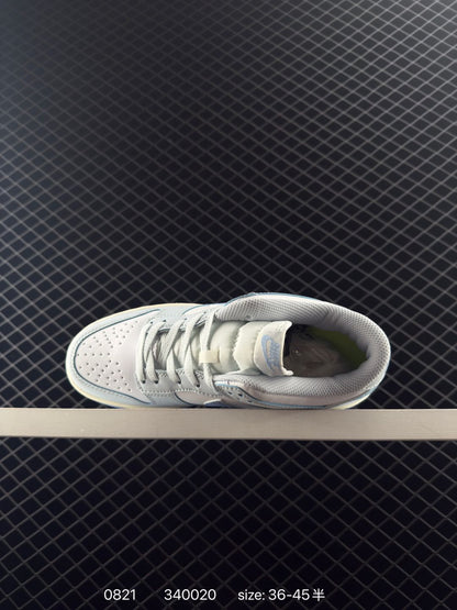 Nike SB Dunk Low Dunk Series Low Casual Sports Skateboard Shoes are made of soft cow leather upper material #correct heel reverse curve #Original midsole fabric correctly printed #Insole embedded with cushioning latex + Sole real air cushion device #Original ratio development wear-resistant rubber outsole