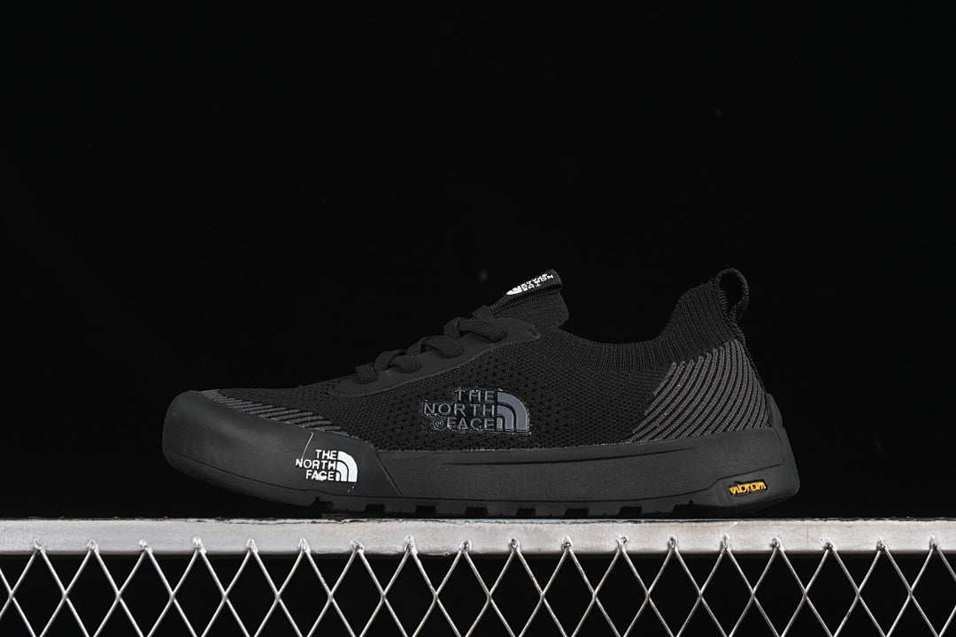 [THE NORTH FACE BLACK/BLACK/BLACK]-[WOMAN:39]-[MAN:40-45]