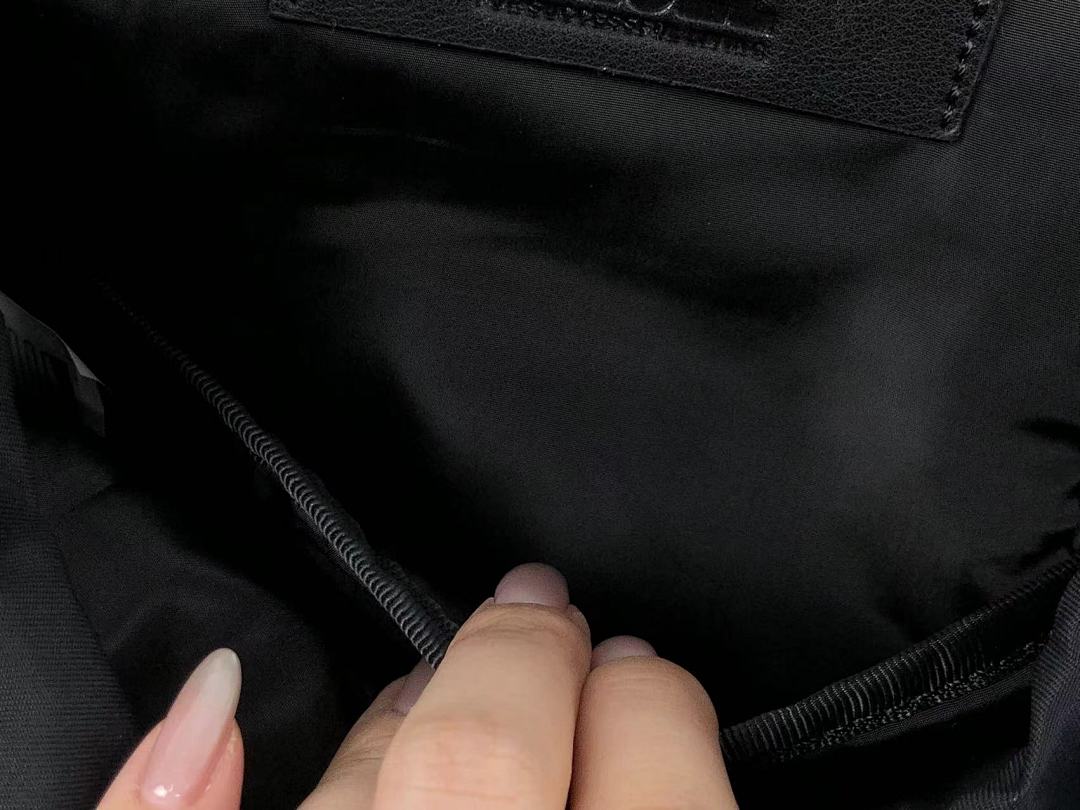 DIESEL BAG 111261475 (长19CM*宽9CM*高27CM)
