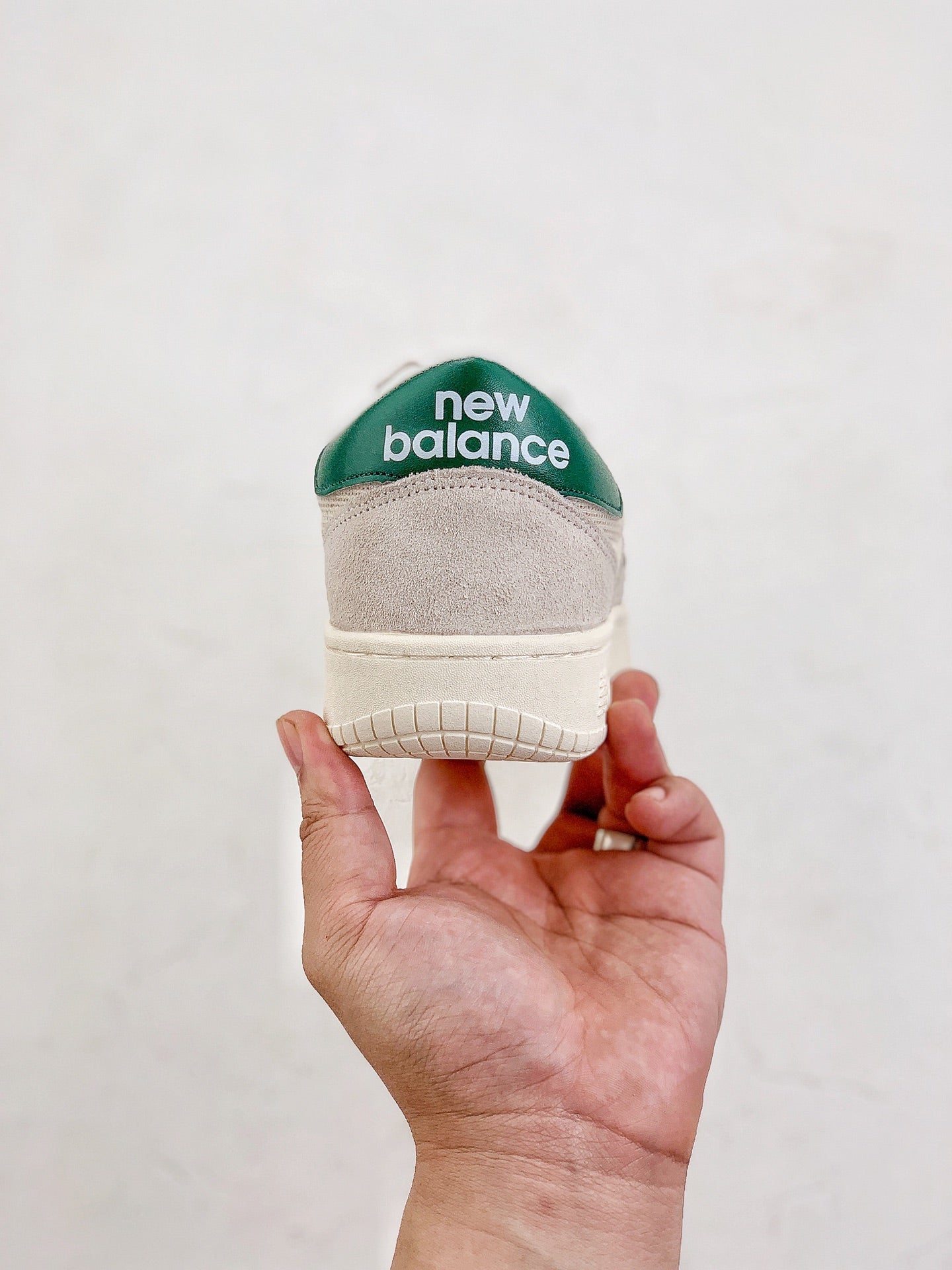 New Balance Pro Court
Beige Green