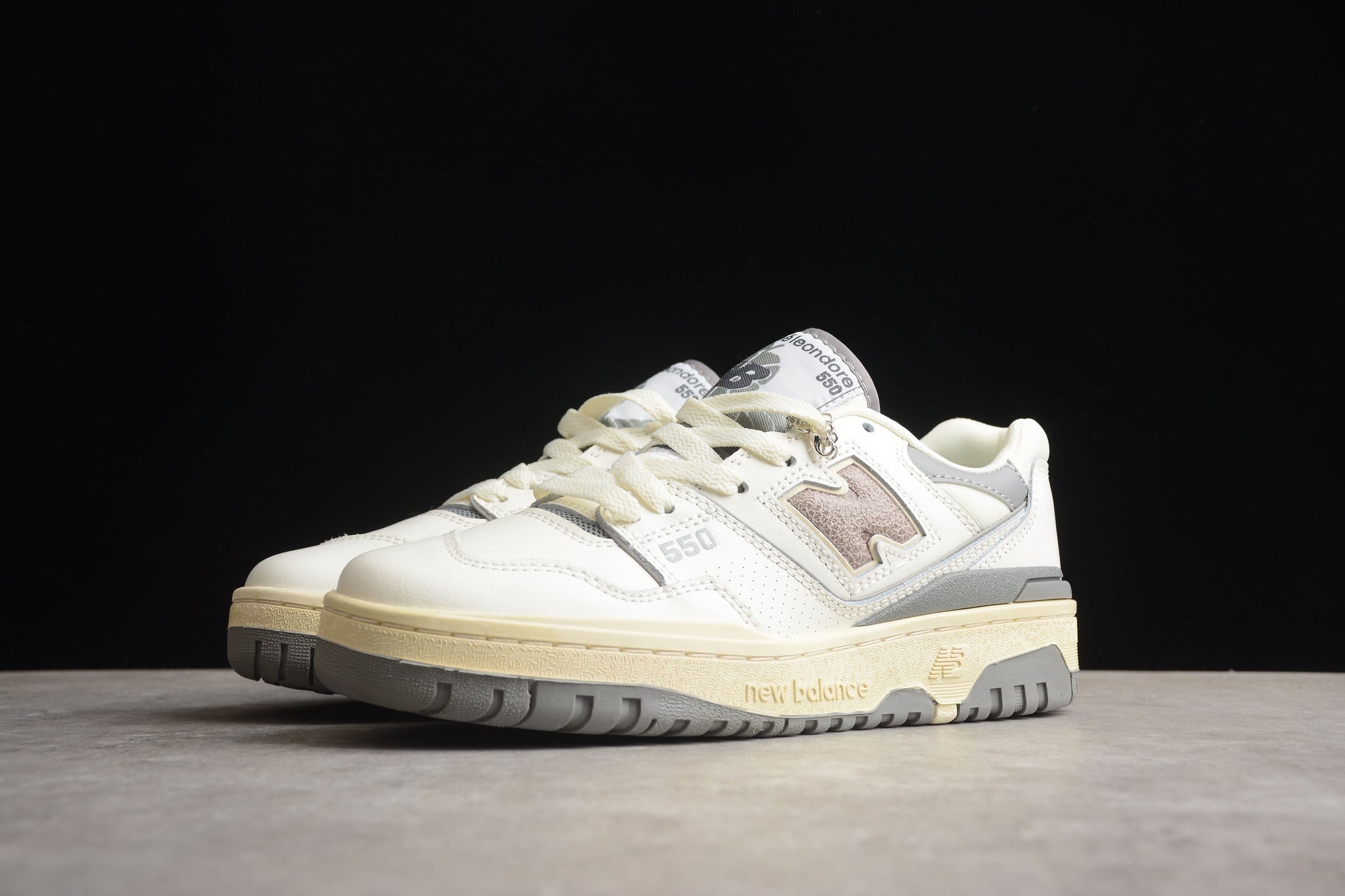 NB 550 beige shoes