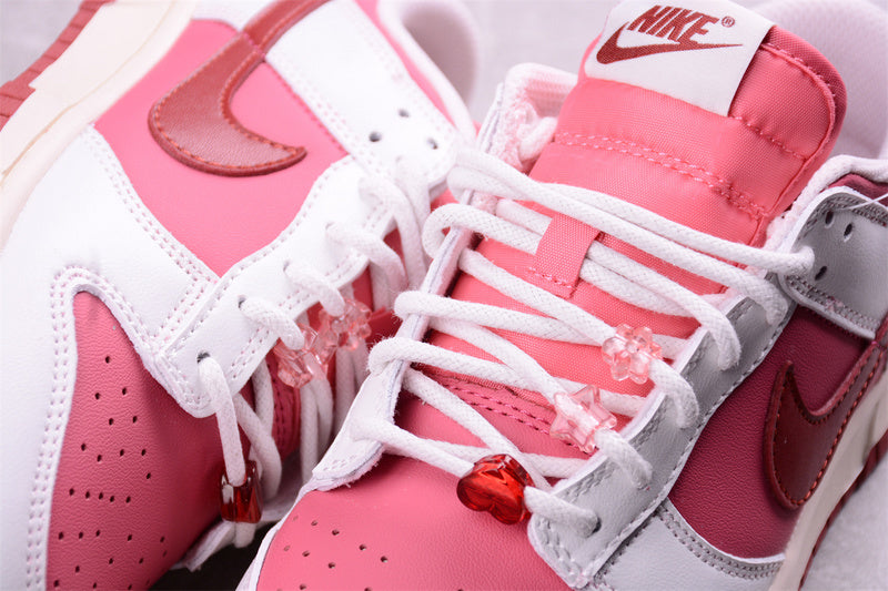 【300】[DV1694-900]-[DUNK LOW SB RETRO WHITE/RED/PINK]-[WOMAN:36-42]