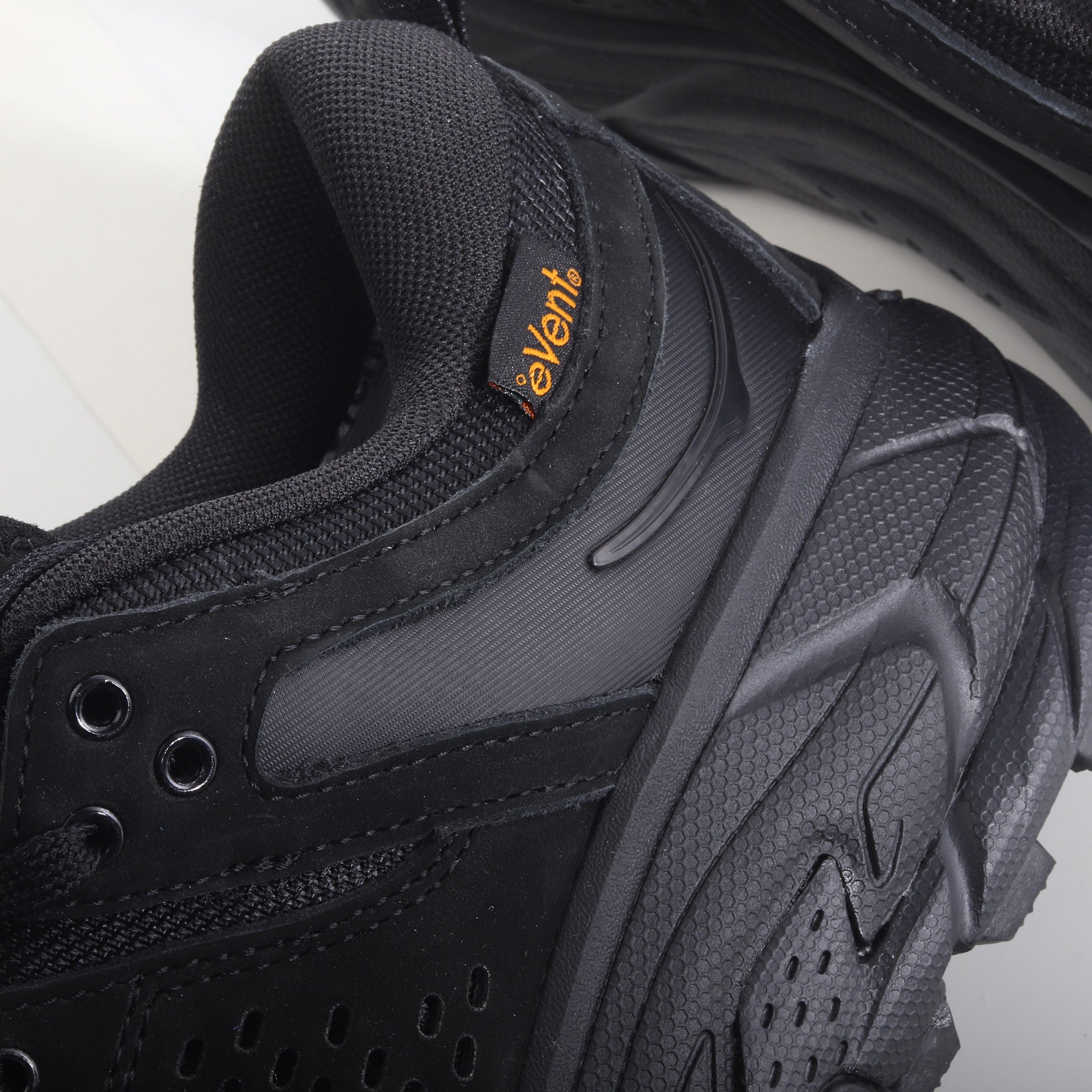 HOKA ONE ONE Clifton 9 GTX