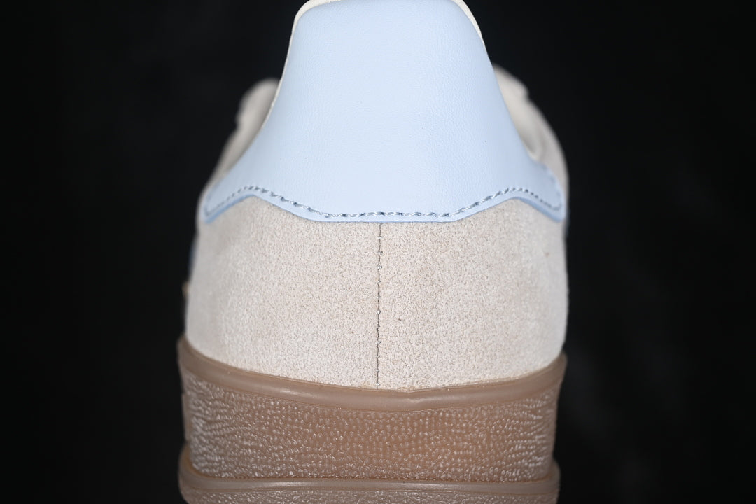 【210】[JR2432]-[GAZELLE INDOOR WONDER BEIGE/HALO BLUE/GUM]-[WOMAN:35-39]-[MAN:40-45]