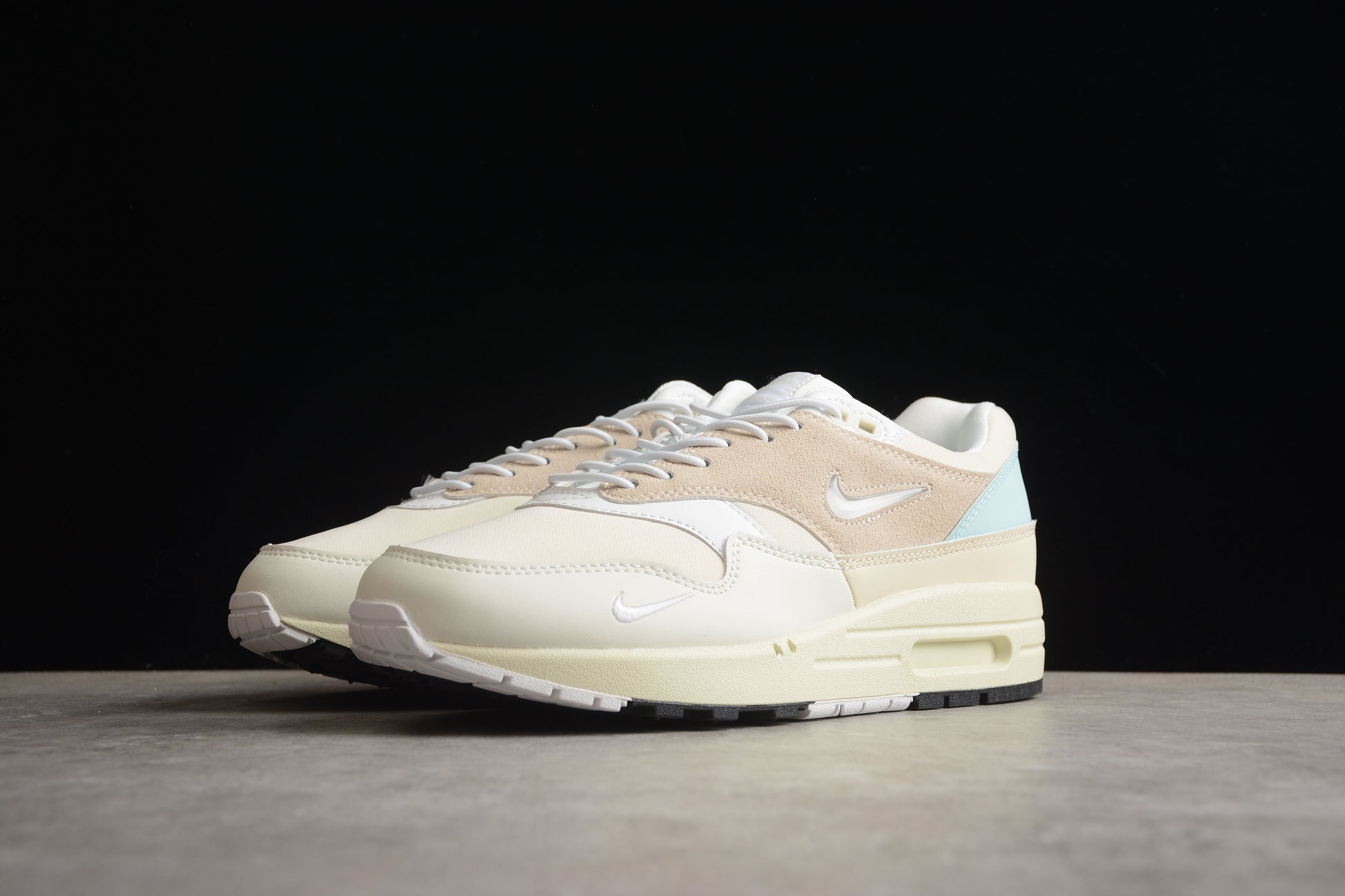Nike Air max 1 creme