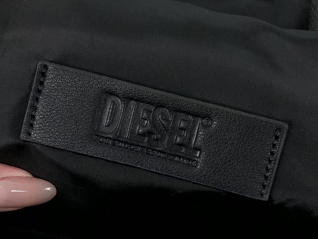 DIESEL BAG 111261475 (长19CM*宽9CM*高27CM)