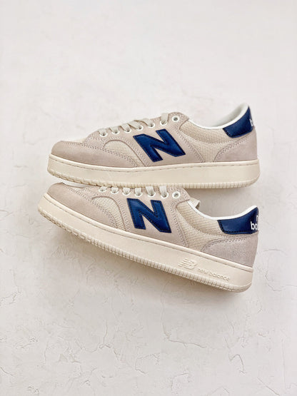 New Balance Pro Court
Beige blue