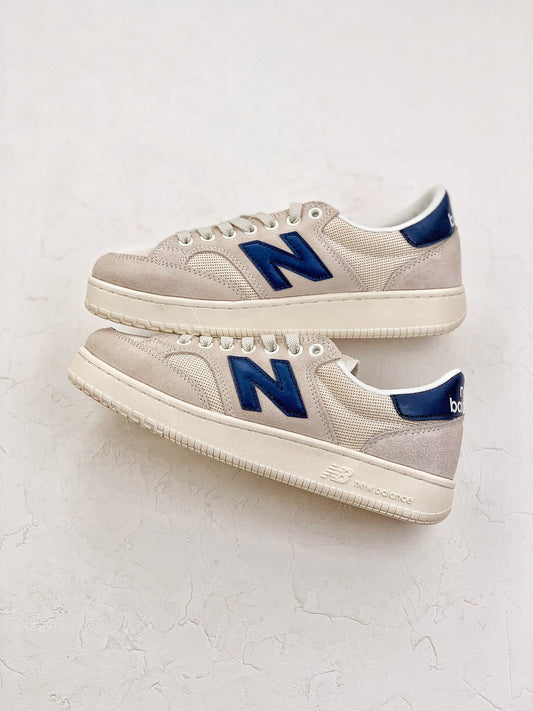 New Balance Pro Court
Beige blue