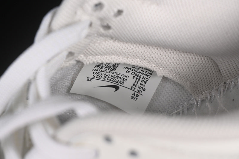 SB DUNK LOW WHITE/PINK