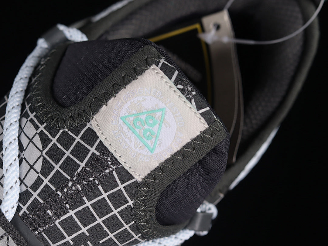 ACG MOUNTAIN FLY LOW SE WHITE/ANTHRACITE/GREY FOG/BLACK