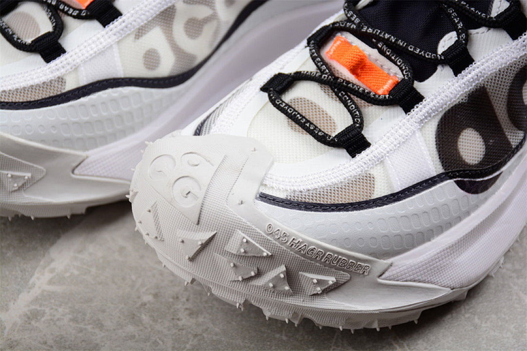 ACG MOUNTAIN FLY 2 WHITE/BLACK