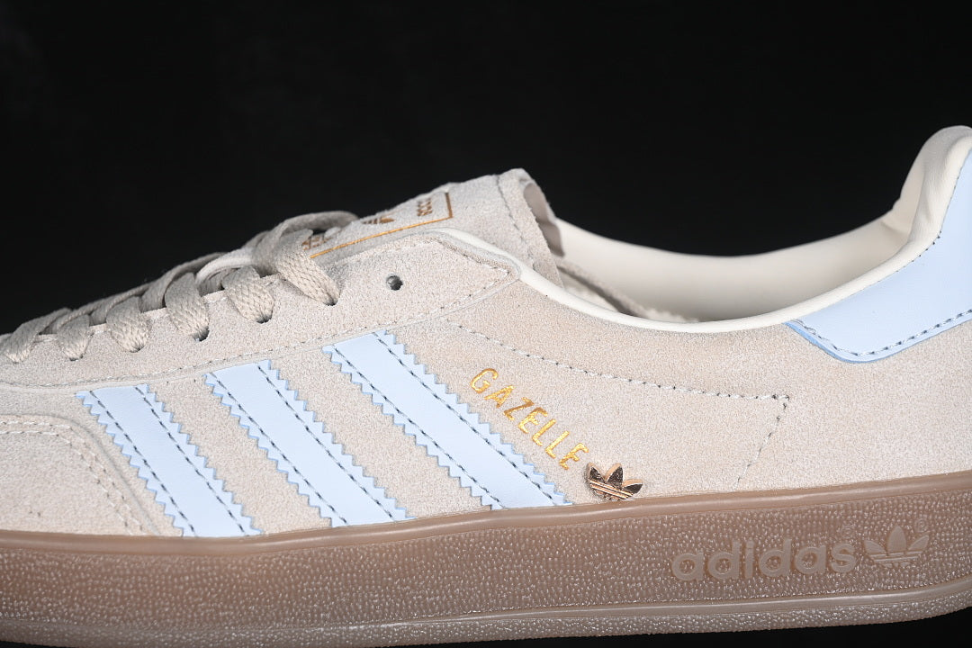 【210】[JR2432]-[GAZELLE INDOOR WONDER BEIGE/HALO BLUE/GUM]-[WOMAN:35-39]-[MAN:40-45]