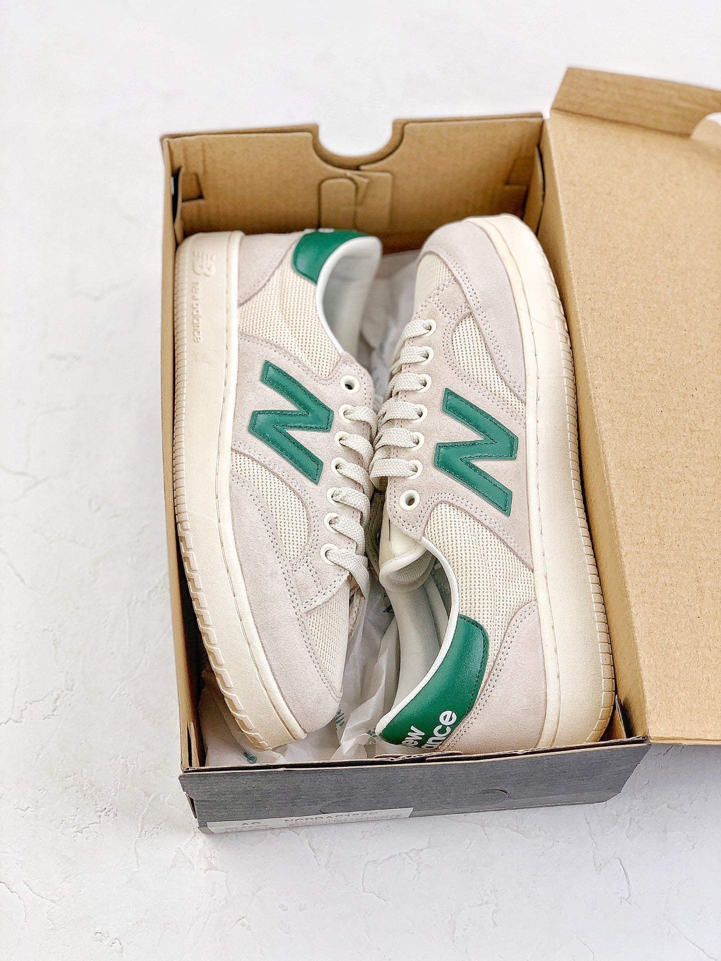 New Balance Pro Court
Beige Green