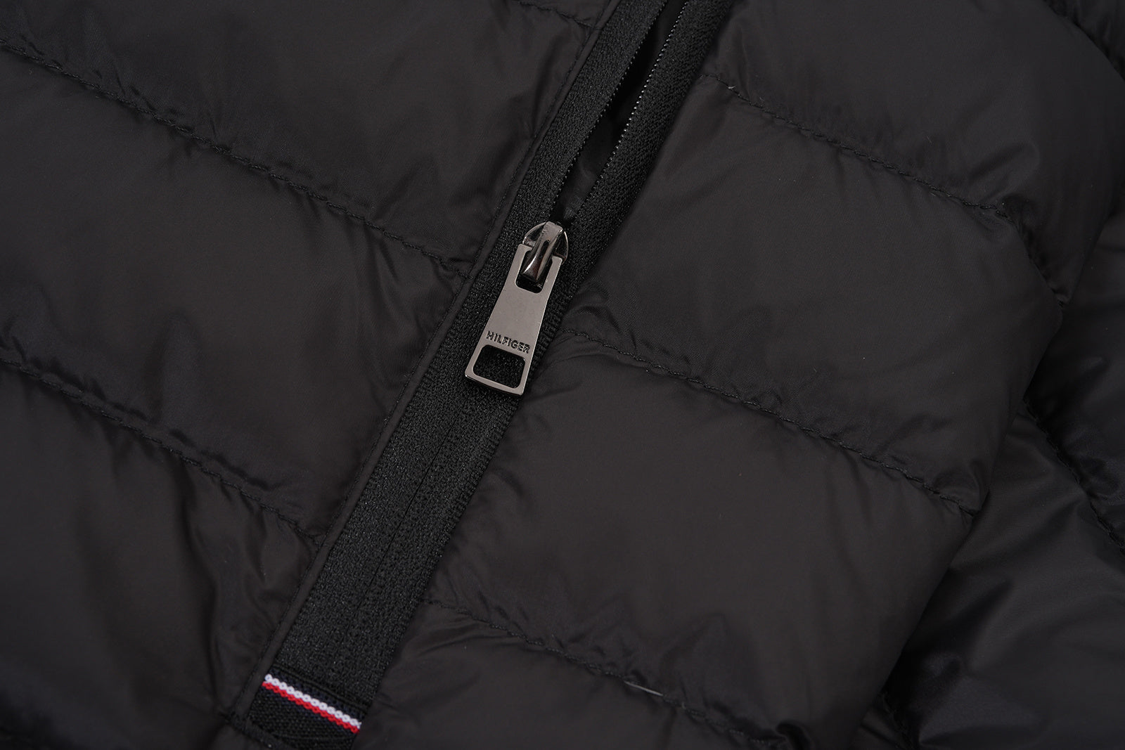 202 TOMMYSlim LightweightDown Jacket