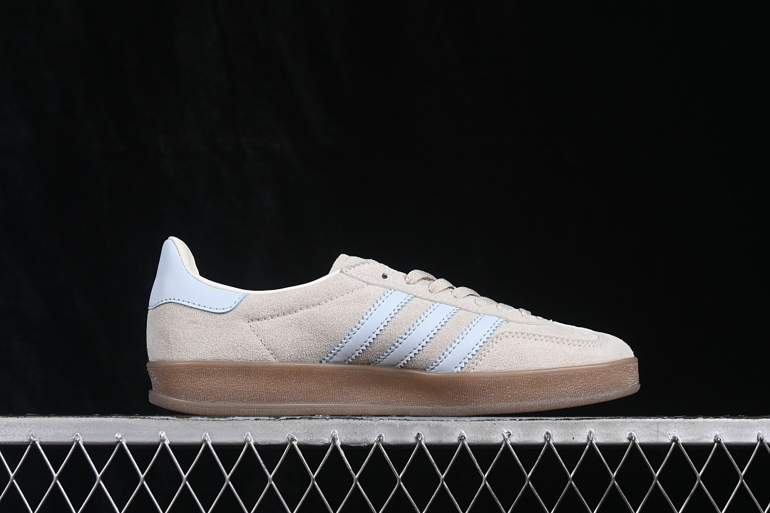 【210】[JR2432]-[GAZELLE INDOOR WONDER BEIGE/HALO BLUE/GUM]-[WOMAN:35-39]-[MAN:40-45]
