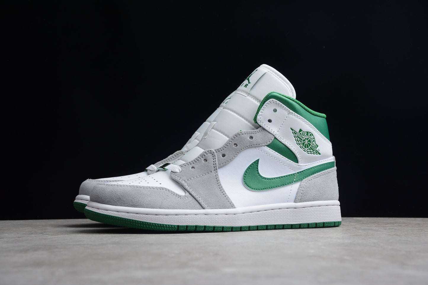 Air jordan mid grey green