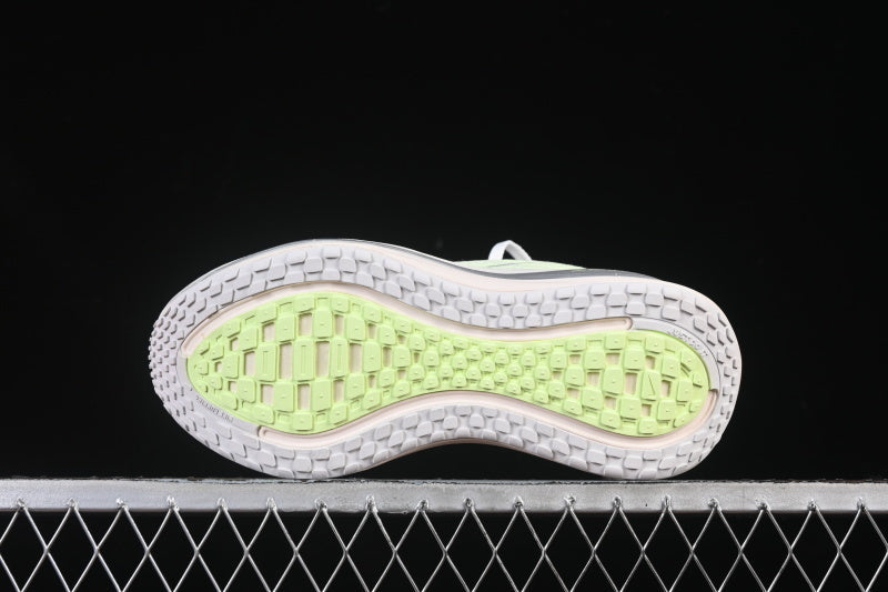 NIKE VOMERO PLUS ZOOM X