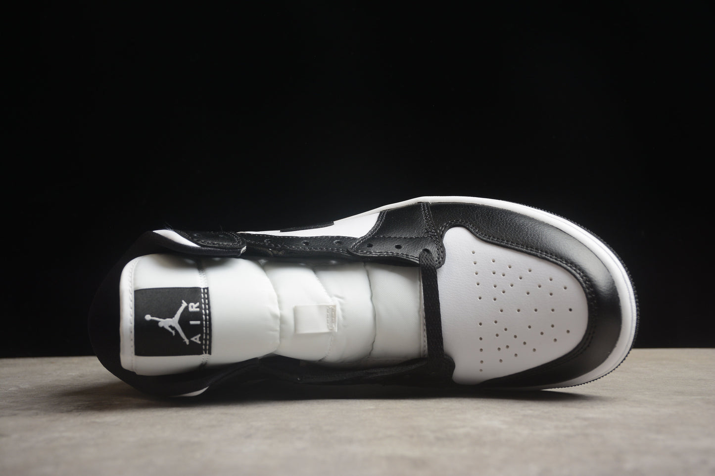 Air jordan mid classical black