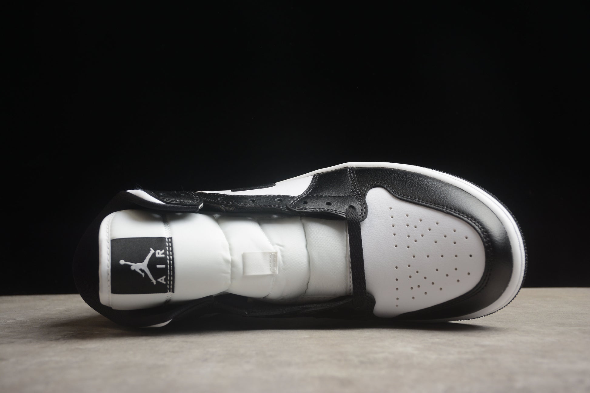 Air jordan mid classical black
