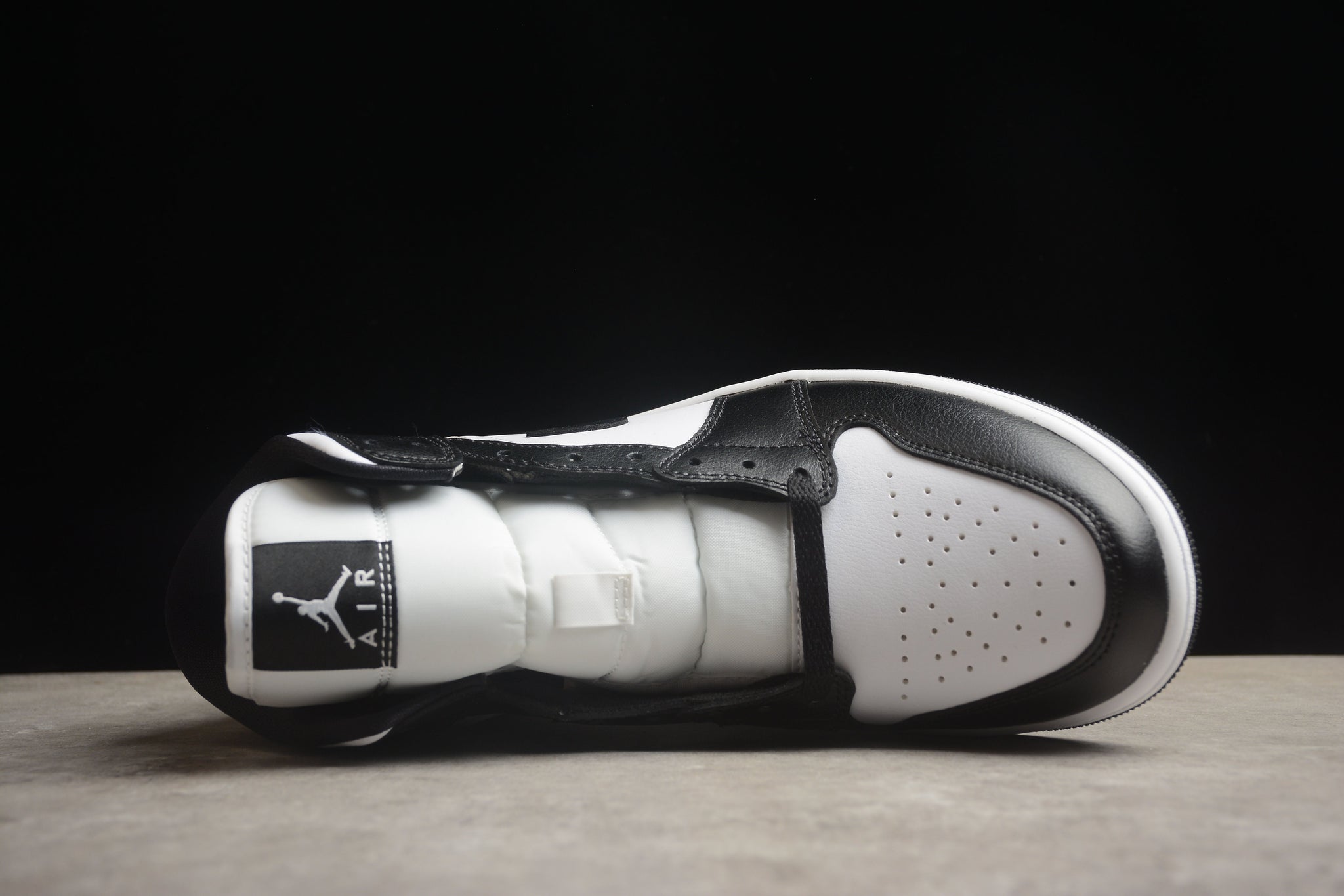 Air jordan mid classical black
