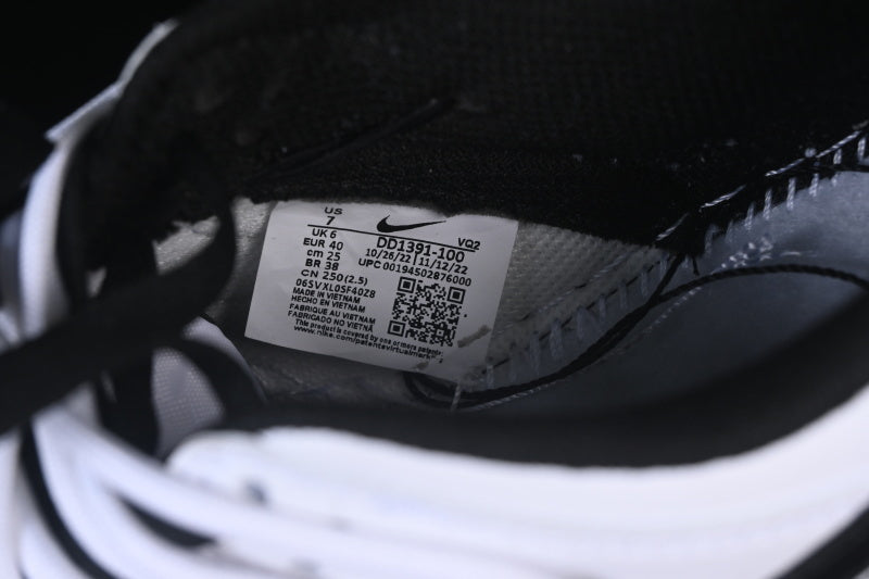 【300】[DD1391-100]-[SB DUNK LOW WHITE/BLACK]-[WOMAN:39]-[MAN:40-46]