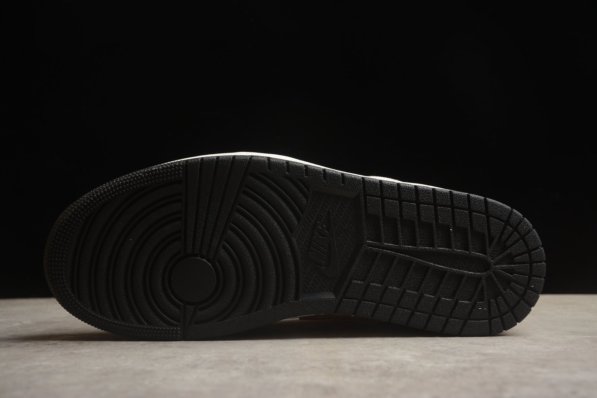 Air jordan low 1 beige