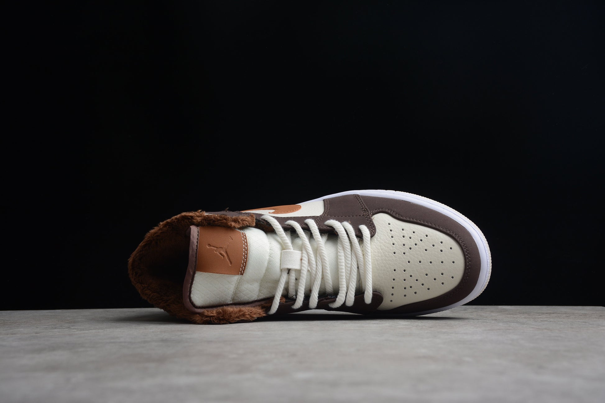 Air jordan mid teddy brown