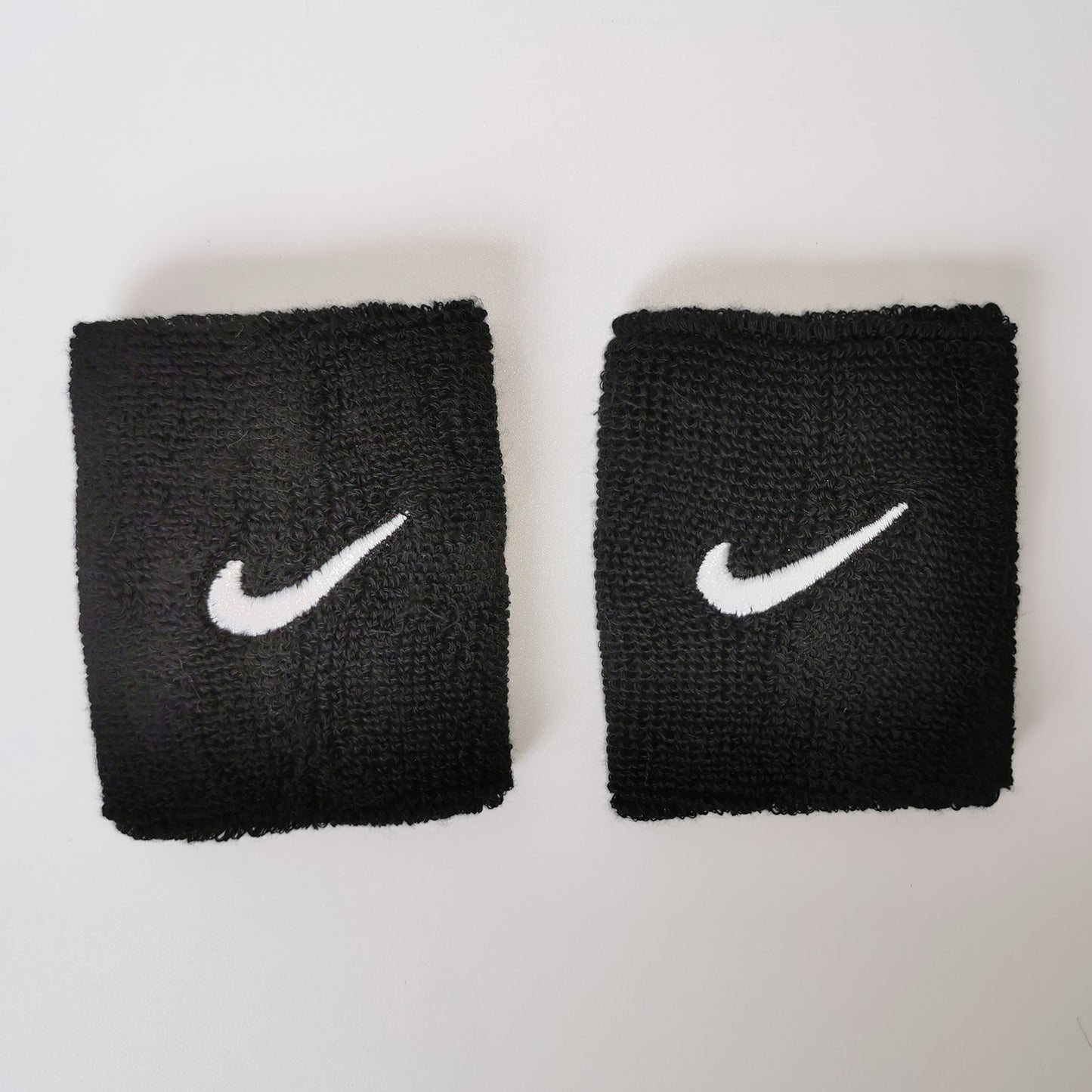 NIKE PLAYER HAND BAND