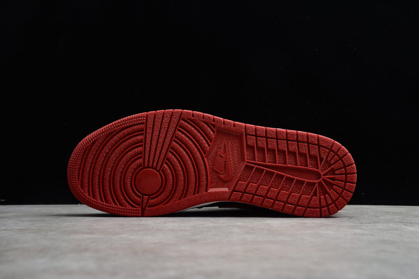 Air jordan mid bred
