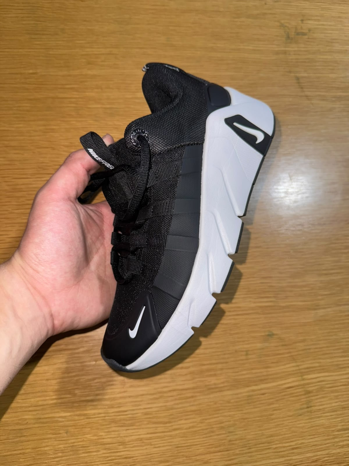 Nike metcon 7 black/white stock