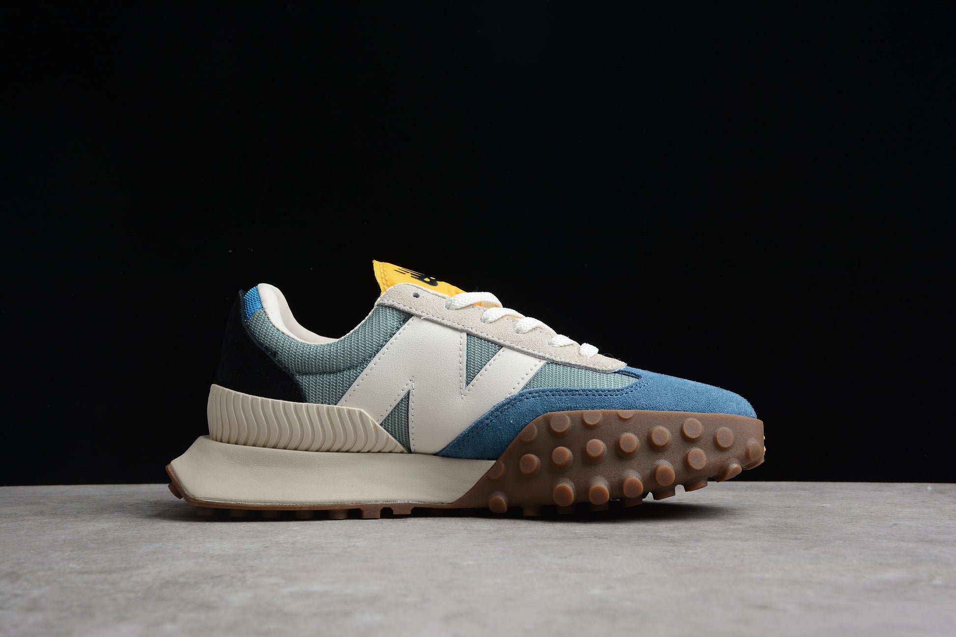 New Balance NB New Balance XC72 series retro pioneer sports and leisure jogging shoes multi-color stitching blue, yellow, white and black