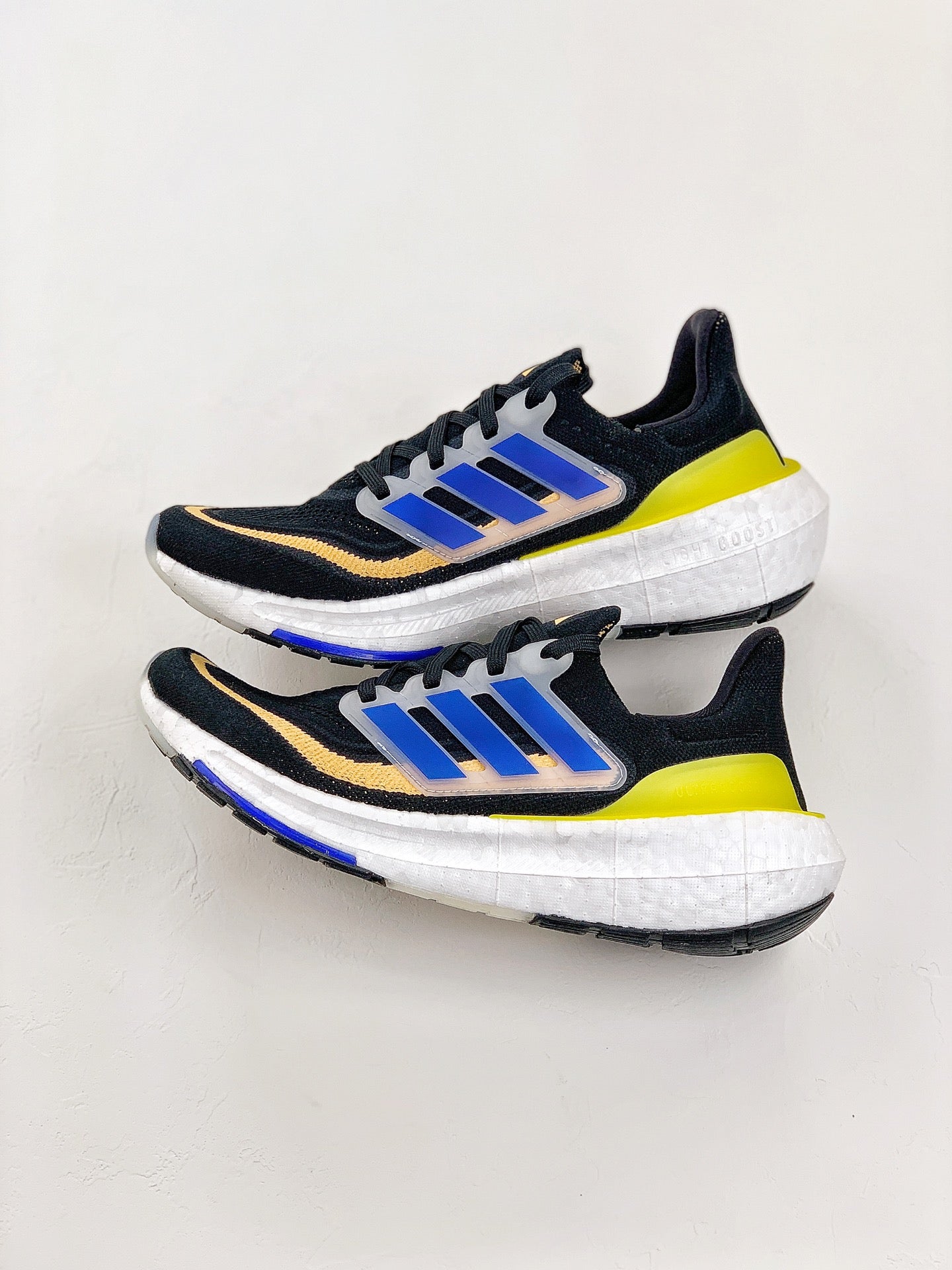 AD Ultra Boost Light UB2023