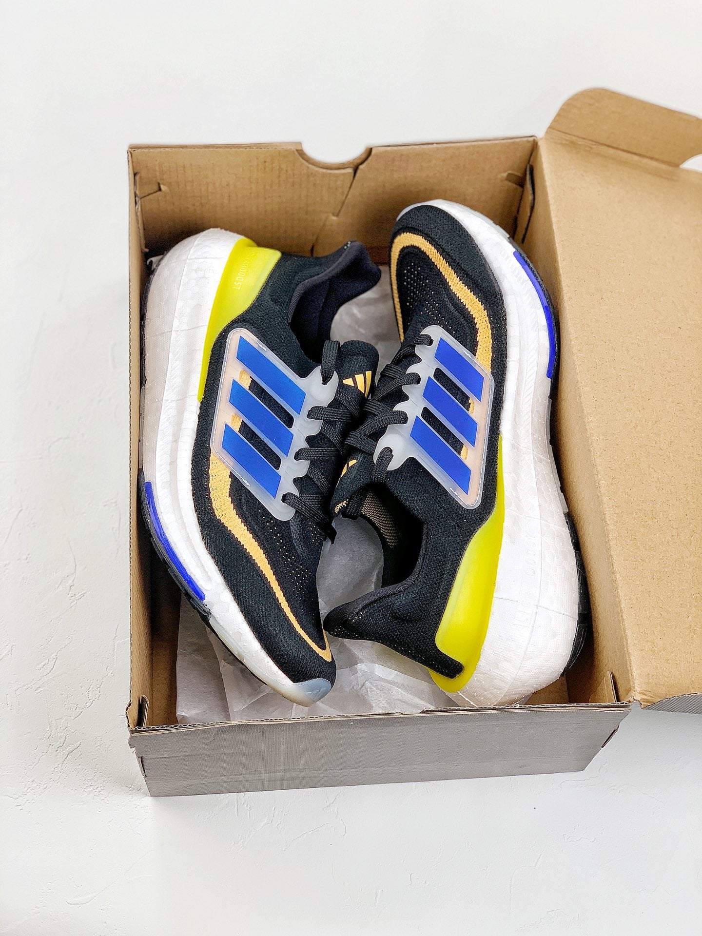 AD Ultra Boost Light UB2023