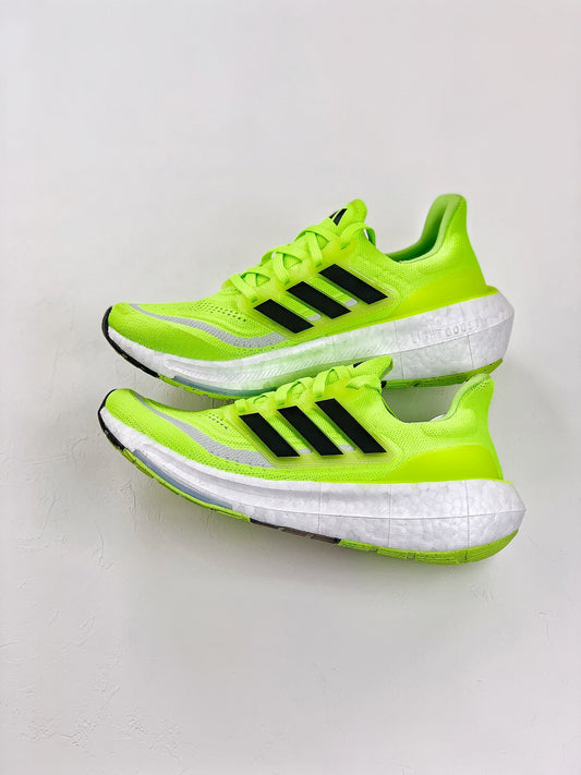 AD Ultra Boost Light UB2023